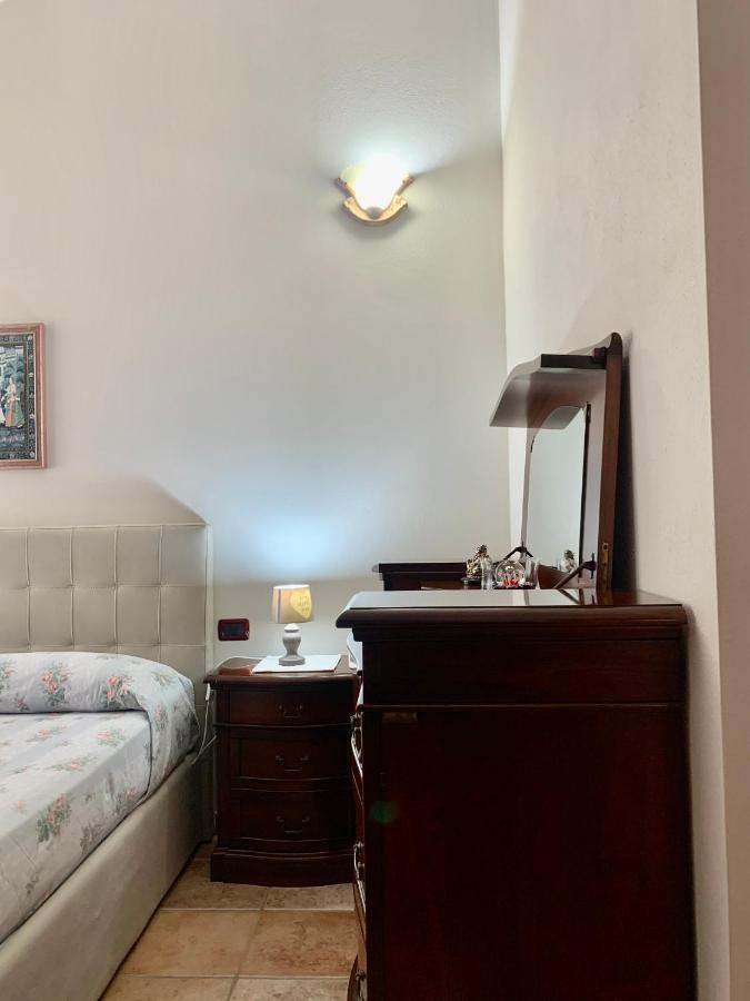 Casa Vacanza V&G Domus De Maria Exteriör bild