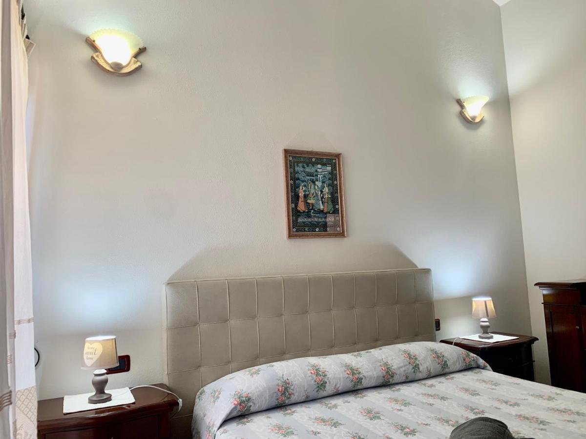 Casa Vacanza V&G Domus De Maria Exteriör bild