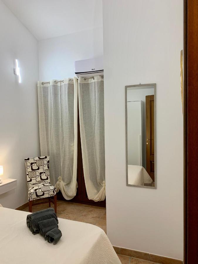 Casa Vacanza V&G Domus De Maria Exteriör bild