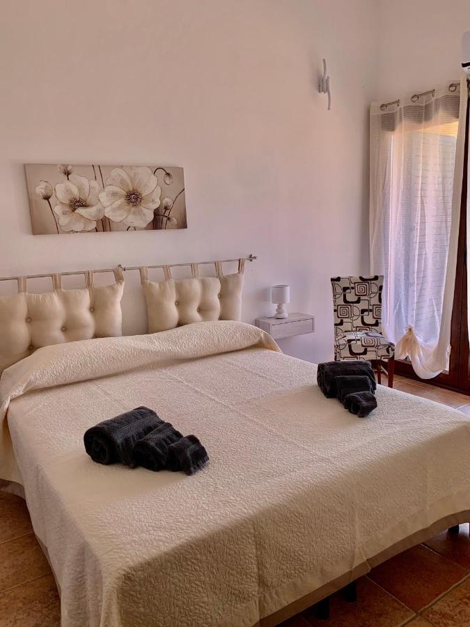 Casa Vacanza V&G Domus De Maria Exteriör bild